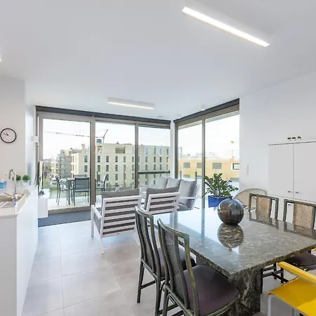 Newly Built Flat Near The Centre Apartamento